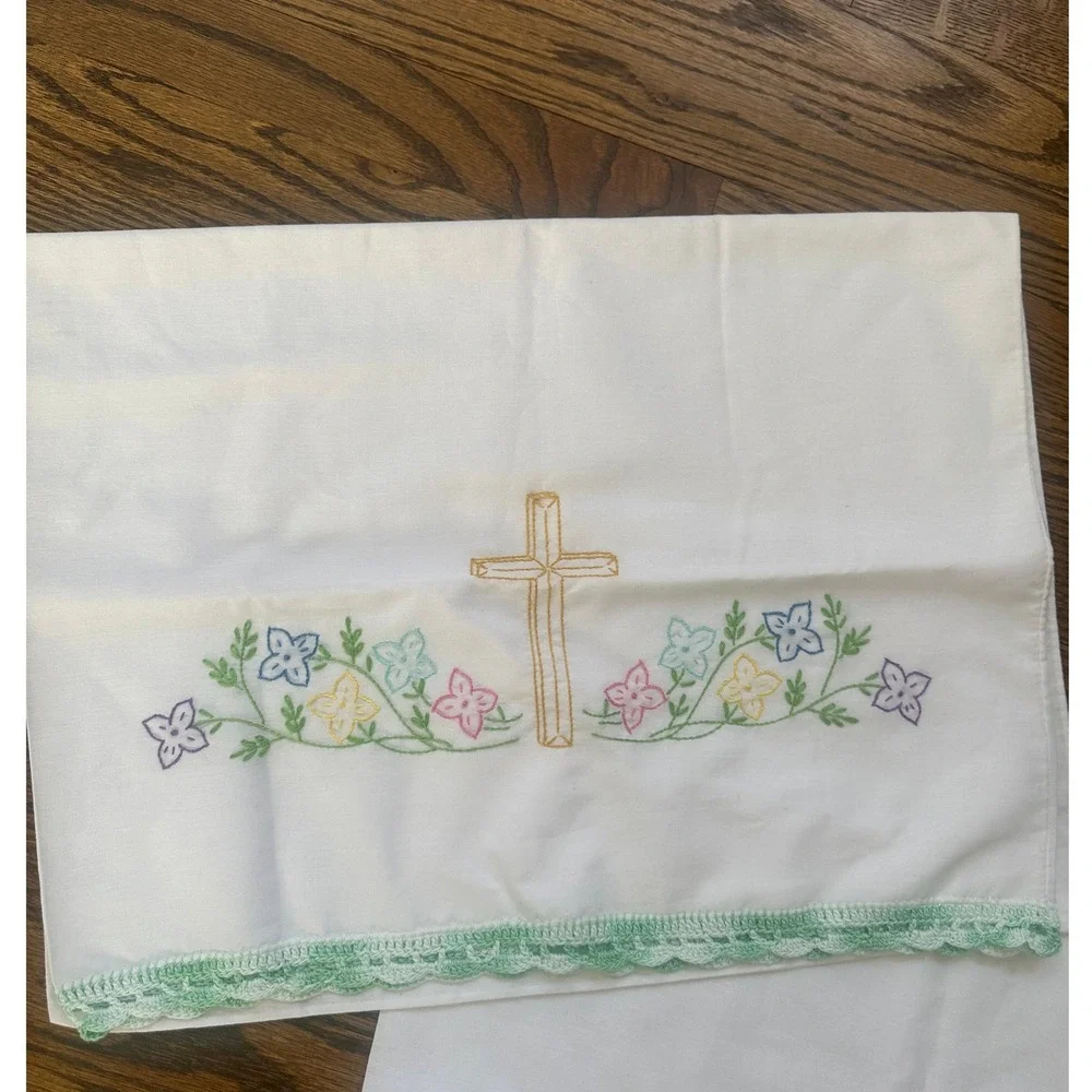 NWOT Hand Embroidered Cross Queen 2 Pillowcases White Floral Lace Trim Vintage